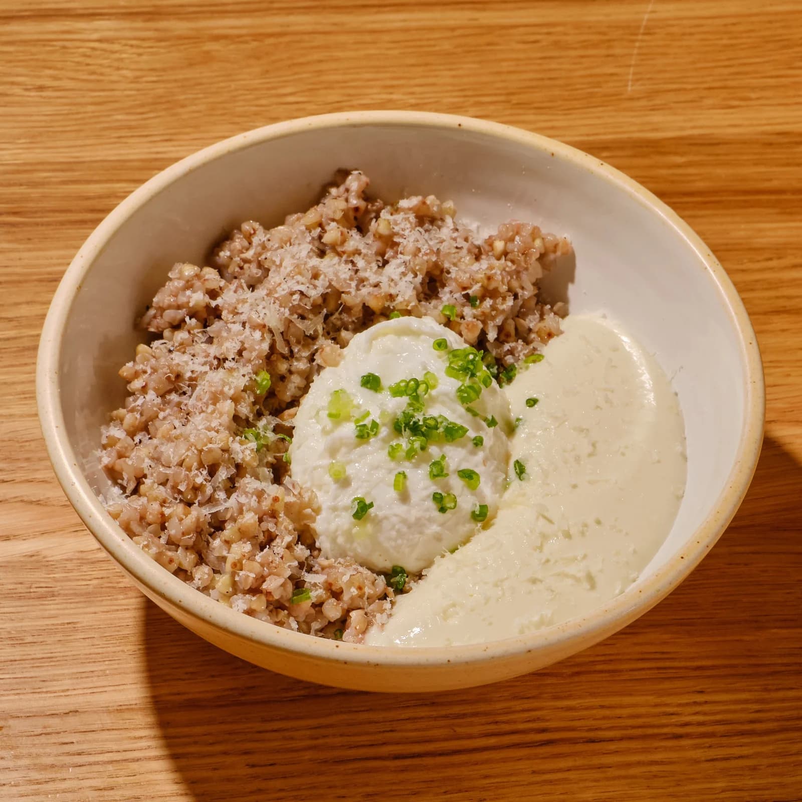 Гречневая каша с яйцом и муссом из сыра